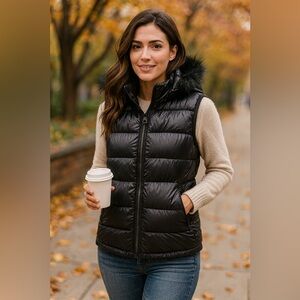 EUC Gap black puffer vest with faux fur hood detachable, size Medium Tall